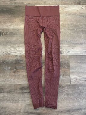 Varley Women's Burgundy Seamless Leggings worn once size XS